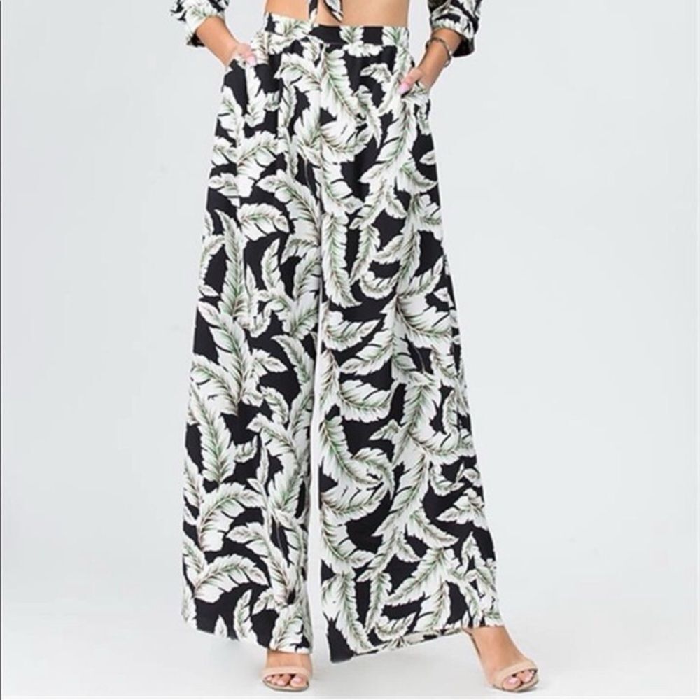 Lulumari wide leg high waisted printed‎ pull on pants medium coastal travel vaca